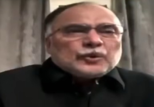 لائیو پروگرام میں پیش آنے والے واقعے پر احسن اقبال کی وضاحت