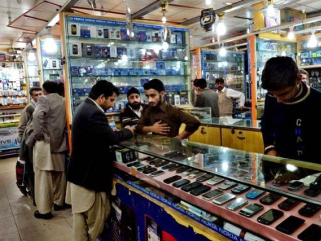 سستا موبائل مہنگا پڑ گیا! لاہور میں ہزاروں فون چوری کے نکل آئے