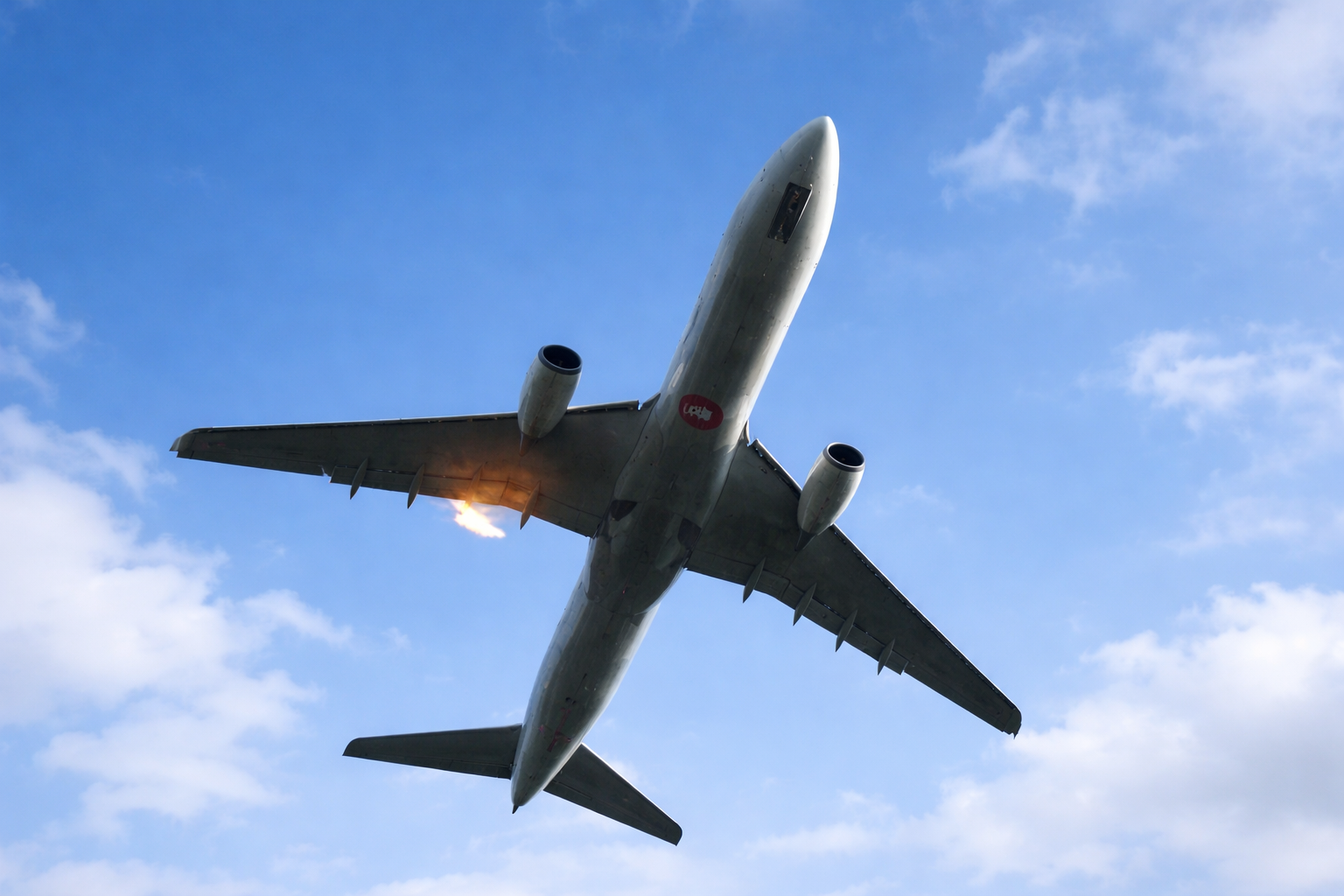 اڑان بھرتے ہی طیارے میں آگ، ترکش ایئر لائن کی پرواز کی کولکتہ میں ہنگامی لینڈنگ