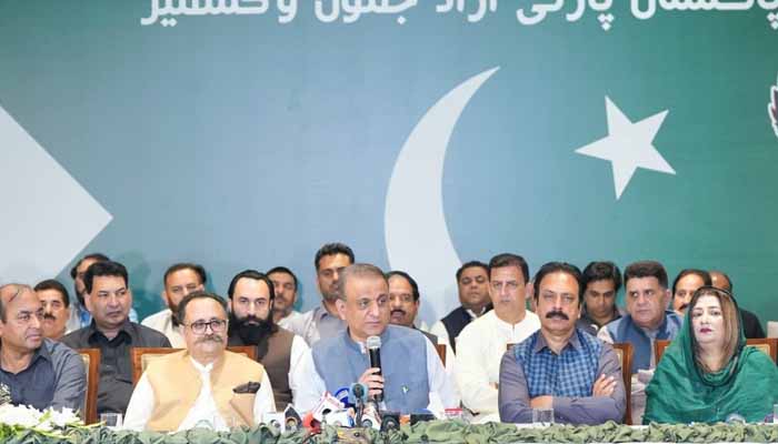 کشمیری عوام کی محرومیاں دور کریں گے، آزاد کشمیر کے فیصلے وہیں ہوں گے، عبدالعلیم خان